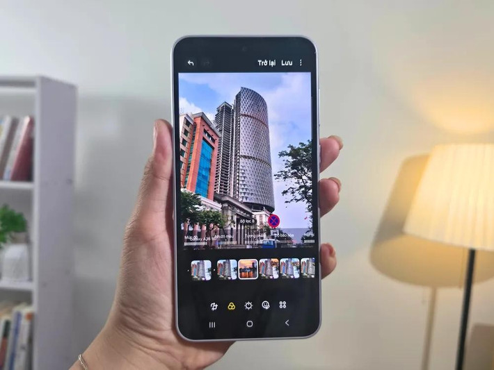 1. Samsung Galaxy A56 5G & A36 5G mang loạt tính năng Galaxy AI từ dòng flagship như dịch cuộc gọi, tìm kiếm bằng hình tròn và viết caption tự động.