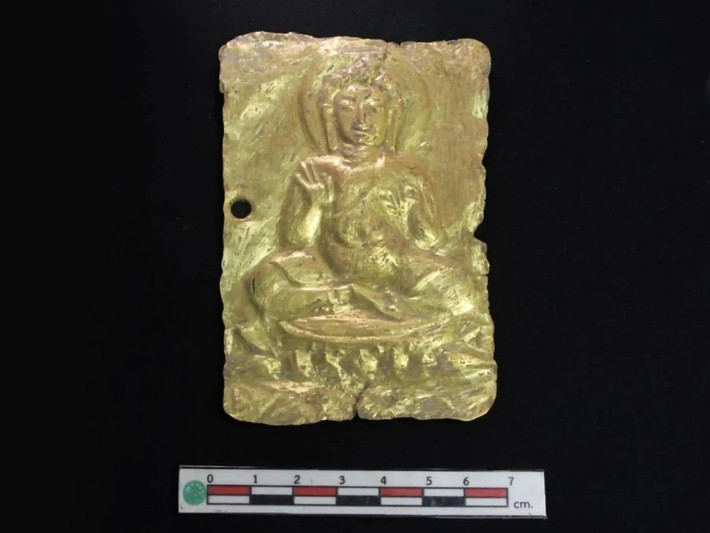Một kho báu có niên đại hơn 1.300 năm vừa được phát hiện dưới nền chùa Wat Dhammachak Semaram ở đông bắc Thái Lan. (Ảnh: thethaiger)