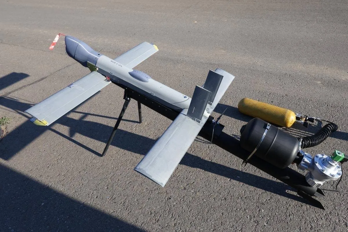 Thiếu GPS truyền thống, V2U dùng thẻ SIM từ nhà mạng Ukraine để điều hướng.(Ảnh: Defense Express)