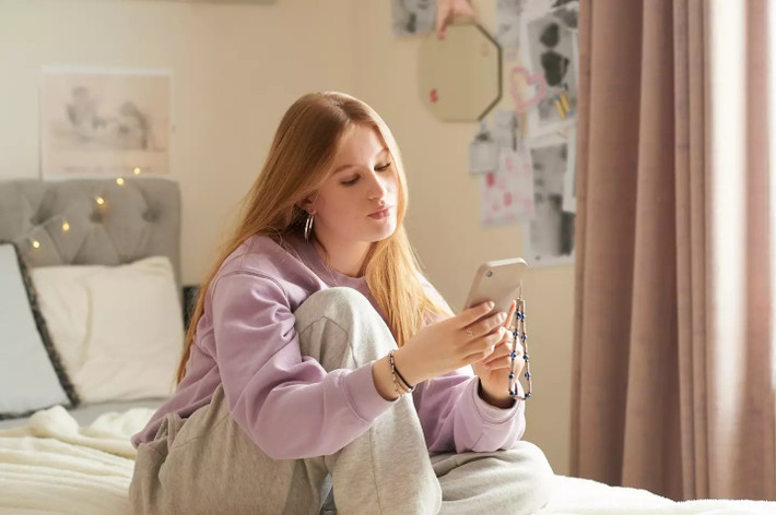 Đây là lời nhắc cho người dùng: hãy luôn cập nhật ứng dụng để bảo vệ pin và hiệu suất thiết bị.