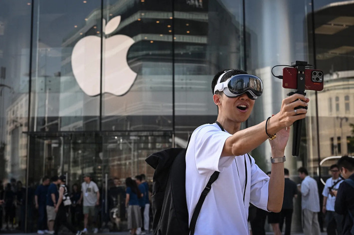 Không chỉ tận dụng nhân công giá rẻ, Apple đã trực tiếp xây dựng chuỗi cung ứng, đào tạo kỹ sư và chuyển giao tri thức sản xuất cho Trung Quốc.