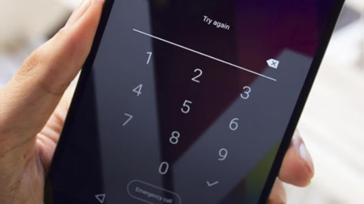 Các chuyên gia khuyến nghị người dùng iPhone và Android nên thay mã PIN ngay, tránh các mẫu số quen thuộc. (Ảnh: Firstpost)