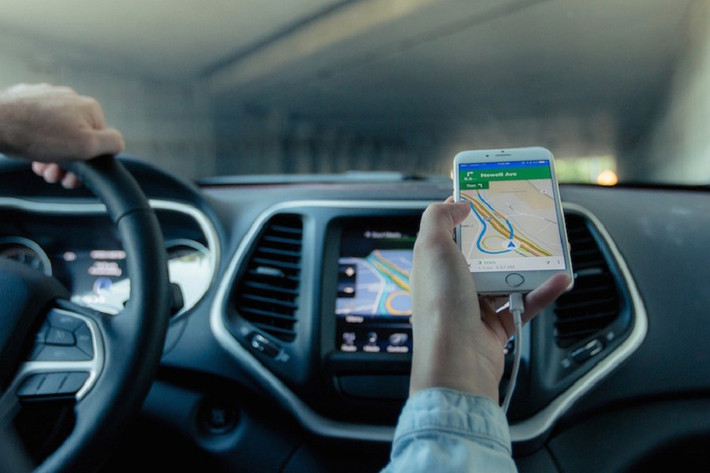 Một số tổ chức từng lợi dụng dữ liệu GPS để can thiệp hành vi xã hội, làm dấy lên lo ngại xâm phạm tự do cá nhân.