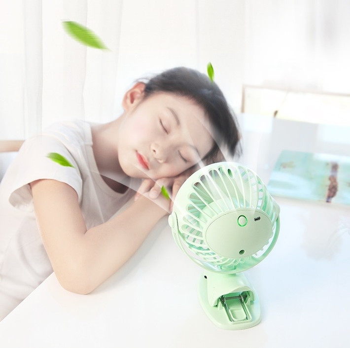 Thiết kế chắc chắn, thích hợp đặt cố định ở bàn làm việc, giường ngủ hay xe đẩy.