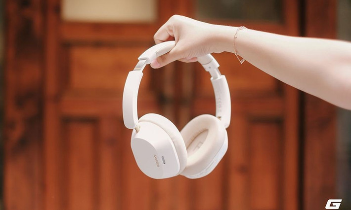 Tai nghe Ugreen Max5c đang gây sốt với thiết kế tinh tế và nhiều tính năng vượt trội trong tầm giá rẻ. (Ảnh: Người đưa tin)