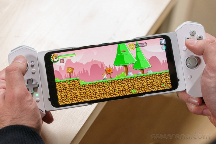 Màn hình 6,73 inch 120Hz và pin 5410mAh giúp trải nghiệm gaming mượt mà, bền bỉ cả ngày.