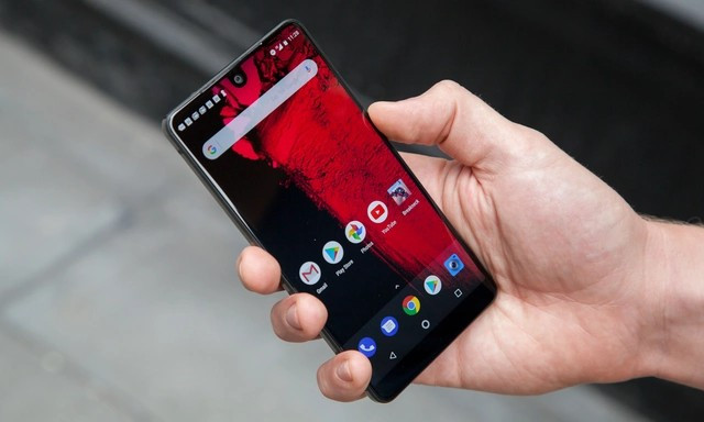Essential Phone PH-1 có thân vỏ titan, notch giọt nước đầu tiên và Android gốc mượt mà nhưng không đủ lực cạnh tranh.