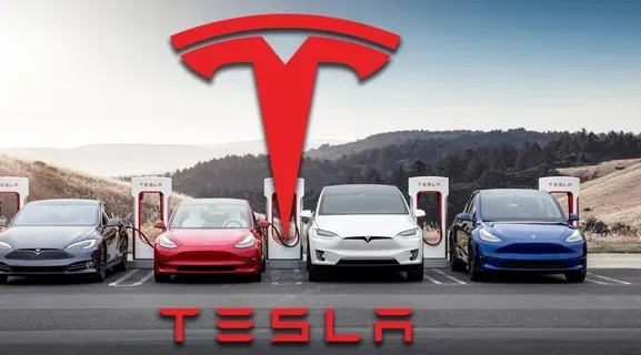 Theo Missy Cummings, giáo sư Đại học George Mason và chuyên gia AI, người đã tư vấn cho NHTSA (Cơ quan an toàn giao thông đường cao tốc Mỹ) về xe tự hành, Tesla vừa muốn bán xe bằng hình ảnh tự lái toàn phần, vừa chối bỏ trách nhiệm khi sự cố xảy ra.
