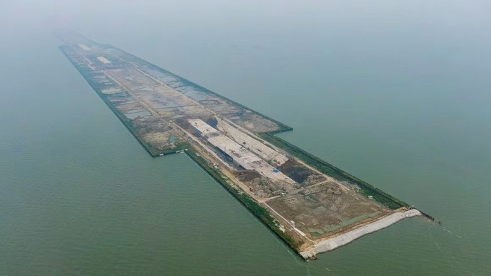 Công trình dài 10,79 km chính thức thông xe năm 2021, là một trong những đường hầm dưới nước dài nhất Trung Quốc. (Ảnh: Tân Hoa xã)