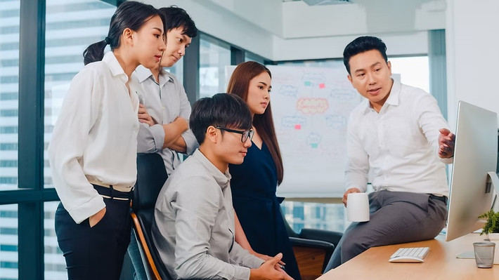 Các chuyên gia khuyến nghị ứng viên nên tập trung vào kỹ năng mềm, networking trực tiếp để tăng cơ hội.