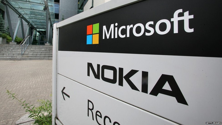 Bước ngoặt sai lầm đến khi Nokia bắt tay với Microsoft, đặt niềm tin vào Windows Phone thay vì Android.