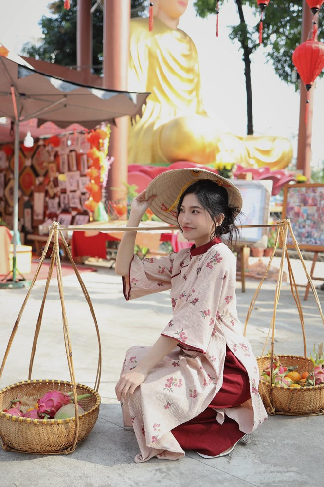 Màn tương tác này cho thấy sức hút đặc biệt của Lily Phan và sự đa dạng trong phản ứng của cộng đồng.
