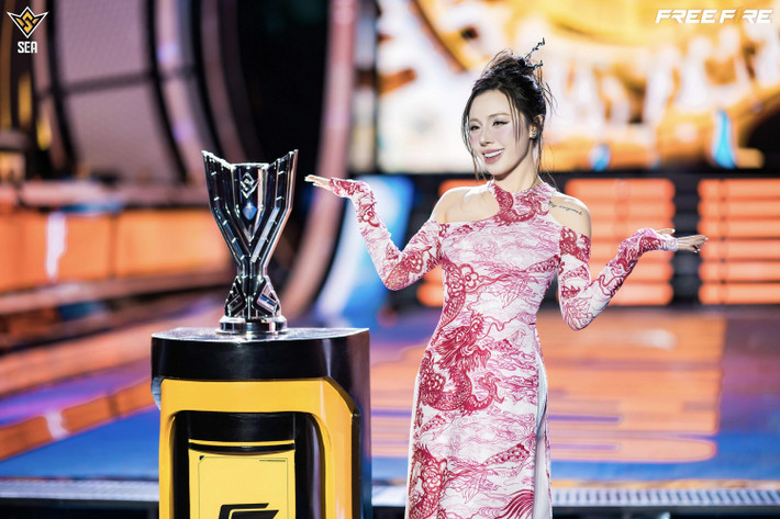 Sau nhiều năm thử sức ở lĩnh vực truyền hình và đào tạo kỹ năng MC, đam mê Esports vẫn luôn cháy bỏng trong cô nàng sinh năm 1998.