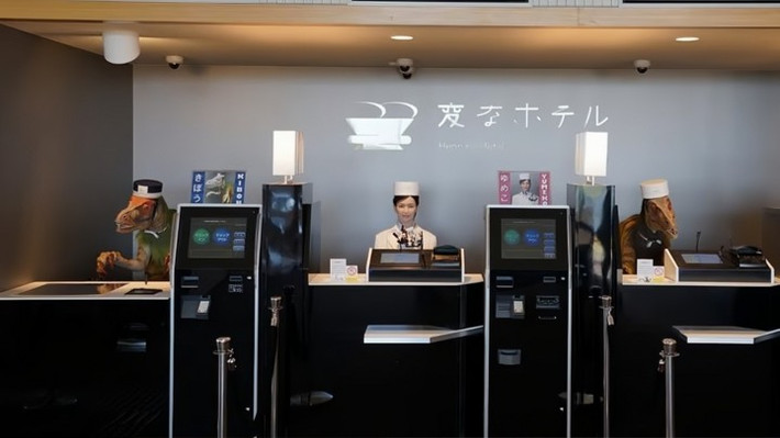 Năm 2015, Henn na Hotel ra mắt với tham vọng trở thành khách sạn đầu tiên vận hành hoàn toàn bằng robot.