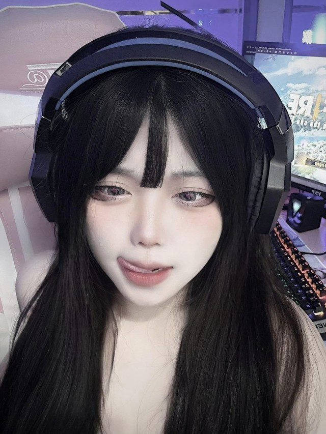 4. Pi Tiên là nữ game thủ sở hữu thân hình quyến rũ và luôn biết cách “đốt mắt” người xem qua những màn biến hình táo bạo.