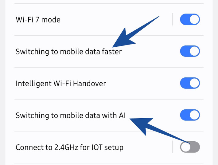 Một tùy chọn khác giúp thiết bị tự chuyển sang 4G/5G nếu Wi-Fi yếu, cực kỳ tiện lợi với những ai dùng gói dữ liệu không giới hạn.