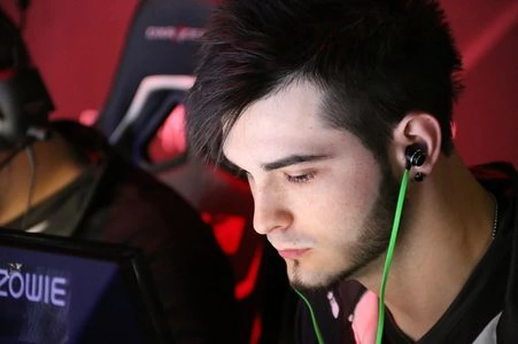 4 nam thần chơi game đỉnh cao, nhan sắc cực phẩm trong làng eSports