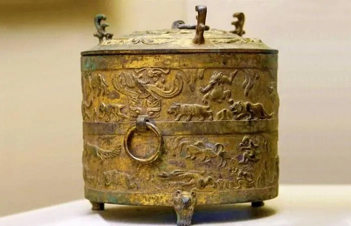 Nhặt được bảo vật quốc gia, kinh ngạc thấy "hồ ly 9 đuôi" lộ diện