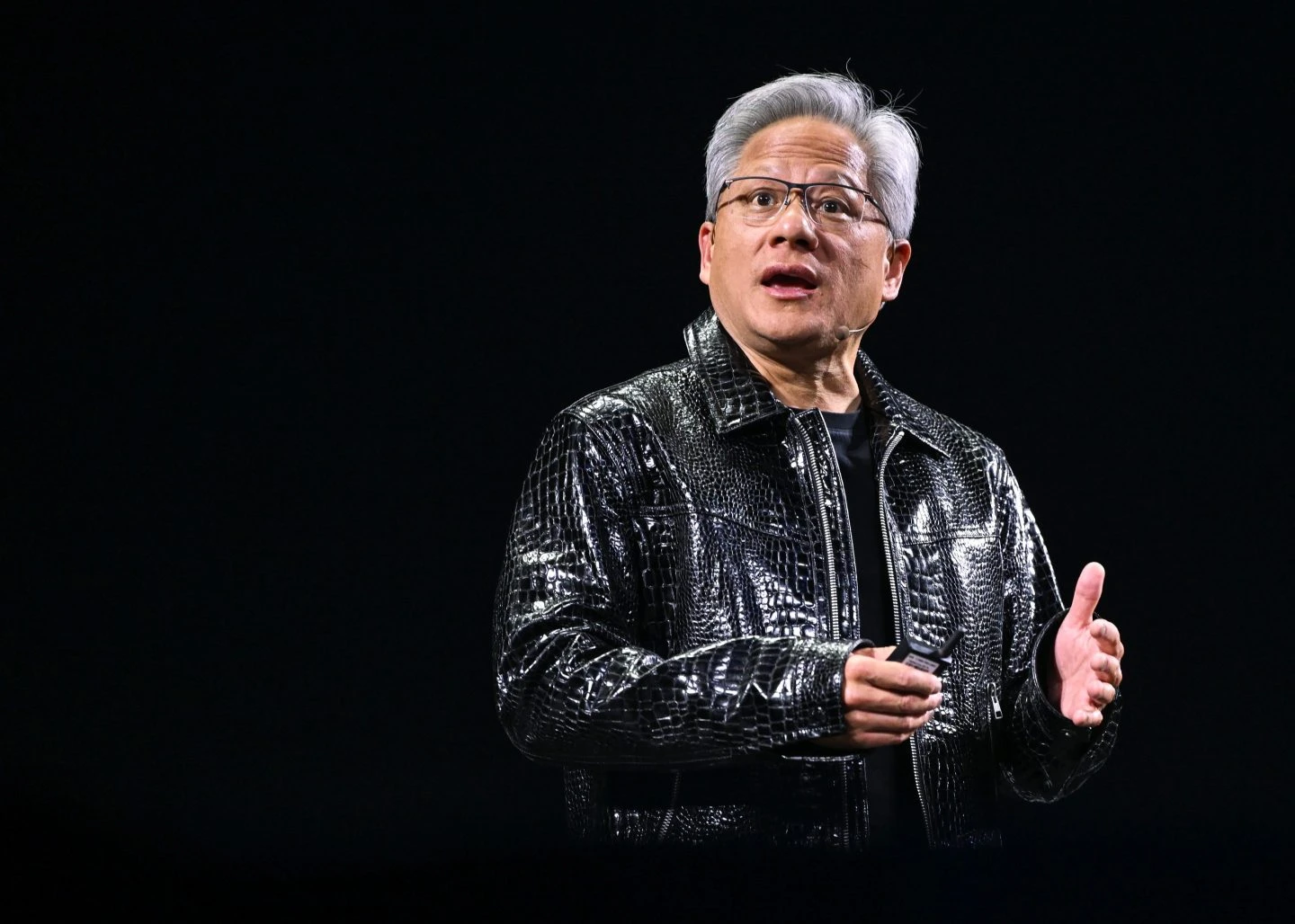“Chuyện tâm linh” kỳ quái về chiếc áo da của tỷ phú Jensen Huang