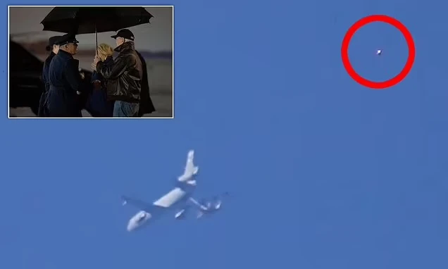 Sự thực bất ngờ về UFO bí ẩn bay theo Air Force One của Mỹ