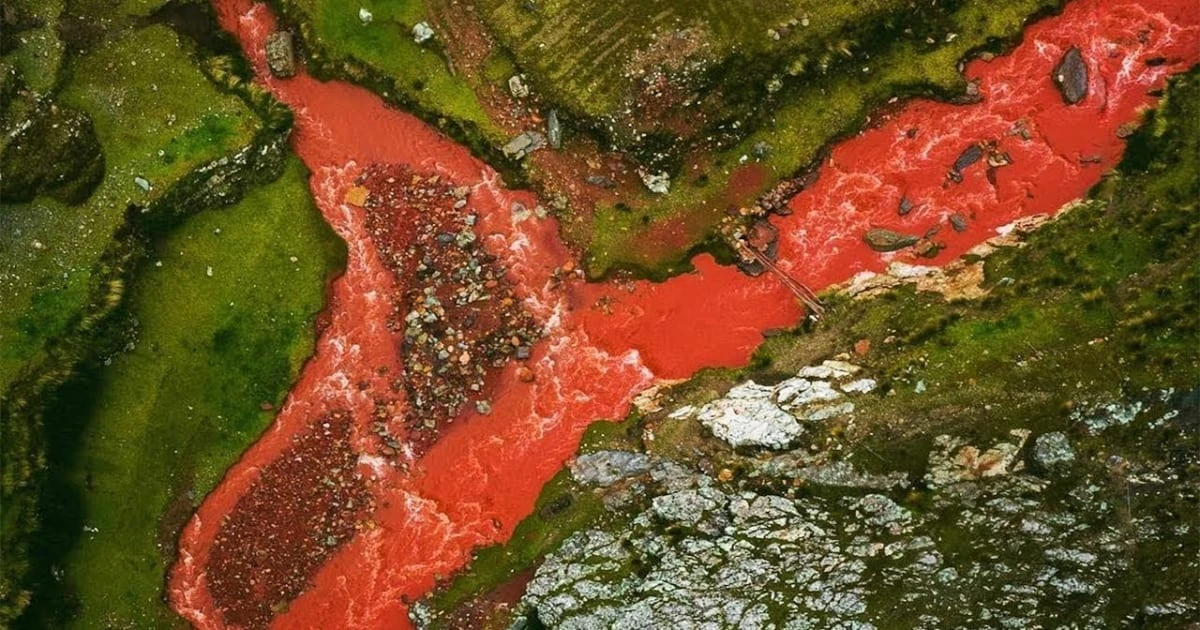 Dòng sông đỏ rực ở Peru, chỉ đổi màu vào mùa mưa
