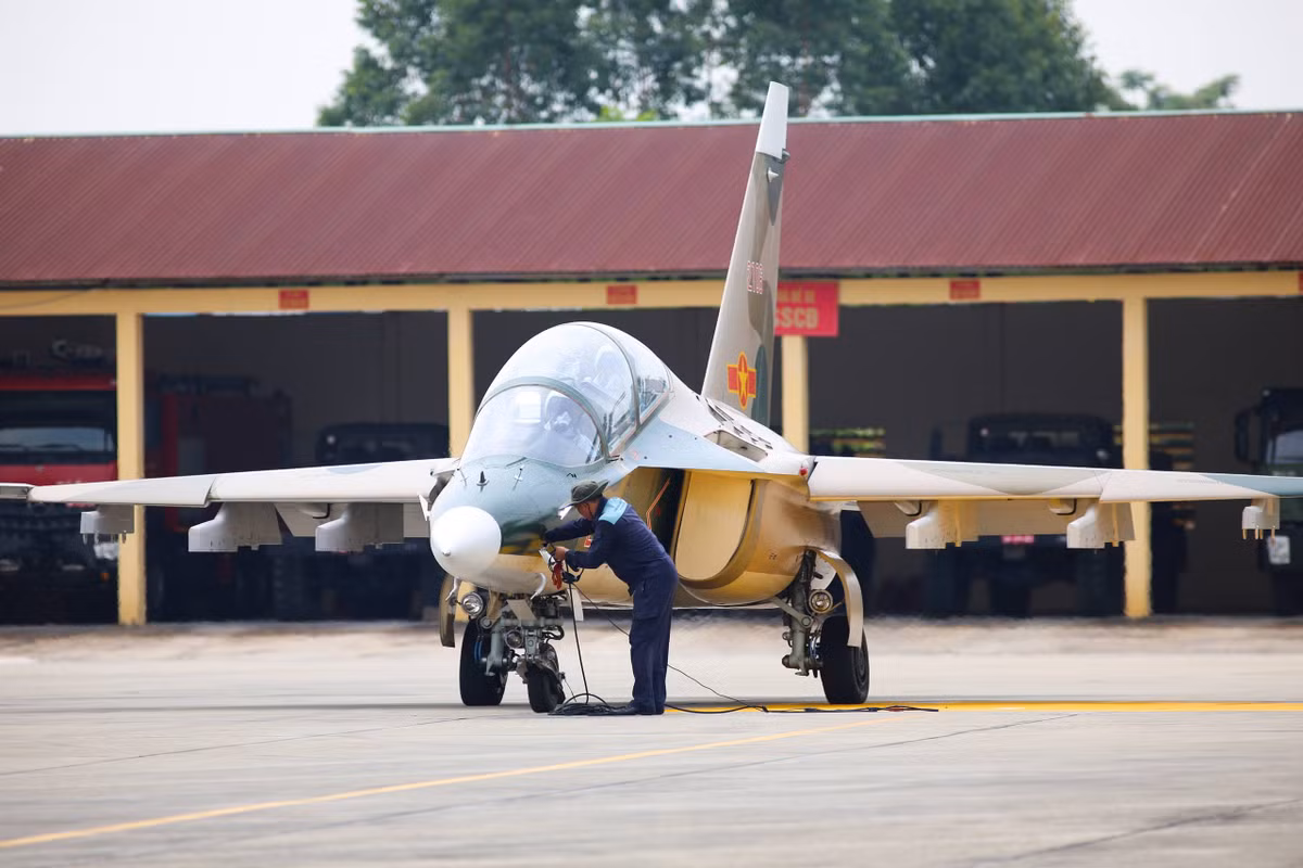 Ngoài ra để hoàn thành nhiệm vụ bay A80 đòi hỏi mỗi phi công, mỗi tổ kỹ thuật đều phải tuân thủ nghiêm ngặt quy trình, không cho phép xảy ra bất kỳ sai sót nào, dù là nhỏ nhất. Ảnh: Thiên Anh.