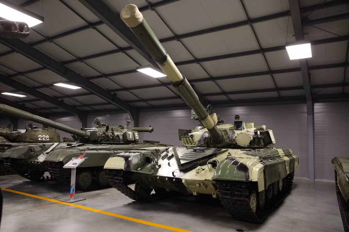 Dữ liệu thử nghiệm cho thấy khả năng bảo vệ phía trước của T-64 tương đương với 600mm giáp thép đồng nhất (RHA), vượt xa bất kỳ xe tăng NATO nào cùng thời. Các tên lửa chống tăng tiên tiến nhất của NATO lúc bấy giờ không thể xuyên thủng trực diện T-64, mà chỉ có thể tấn công sang hai bên hoặc phía sau để tìm cơ hội.