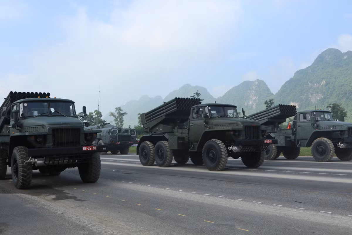 Pháo phản lực phóng loạt BM-21.