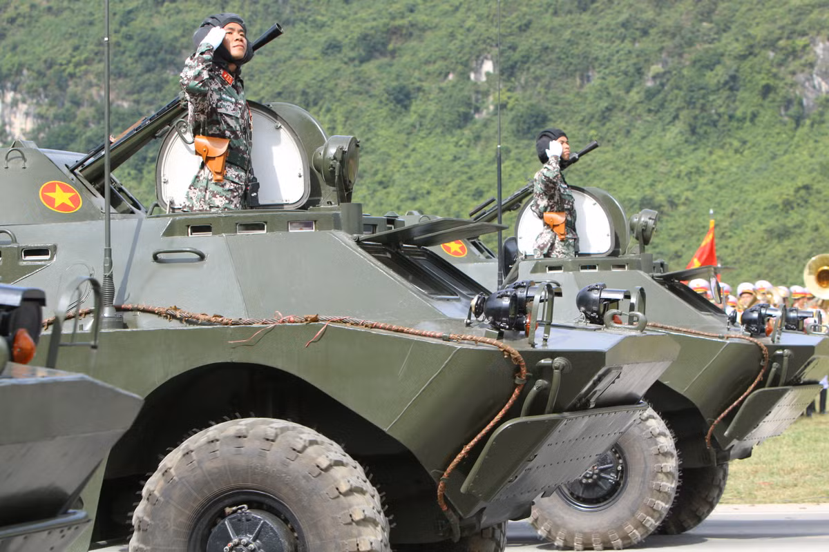 Xe trinh sát BRDM-2