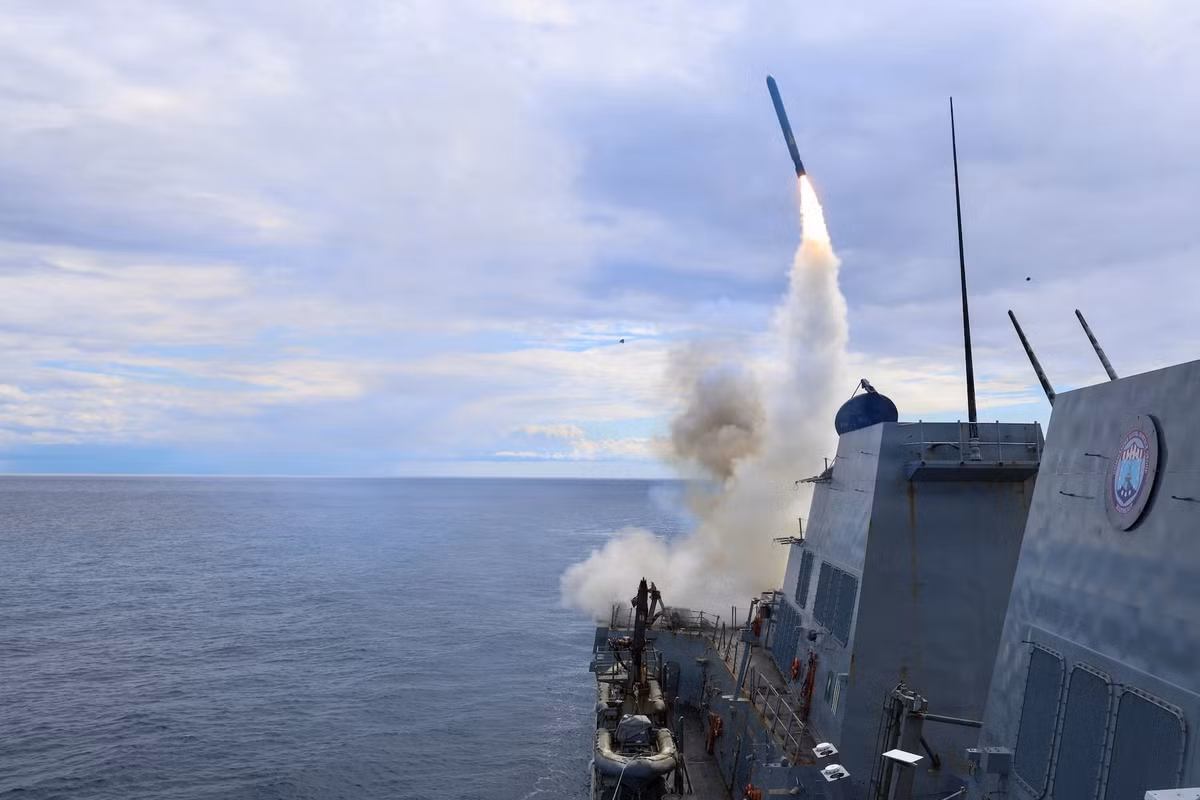 Theo nguồn tin đầu tiên của Bloomberg, đơn đặt hàng khoảng 400 tên lửa Tomahawk từ Hoa Kỳ của Nhật Bản đang đối mặt với nguy cơ bị trì hoãn do loại tên lửa này đã được sử dụng rộng rãi trong cuộc chiến tranh với Iran .