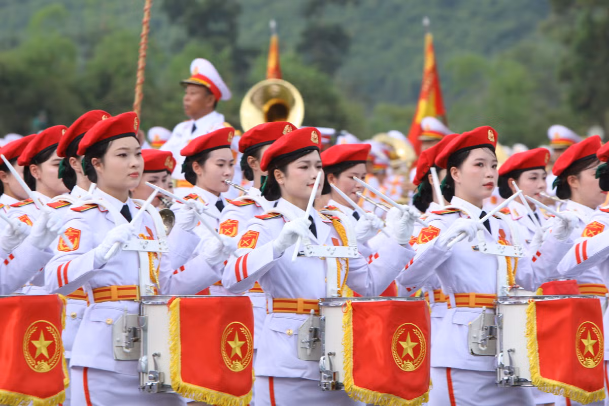 Buổi kiểm tra tổng hợp luyện gồm hai phần: Thực hiện các nội dung nghi lễ, nghi thức của Đảng, Nhà nước và thực hiện diễu binh, diễu hành. (Trong ảnh là Khối Nữ quân nhạc)