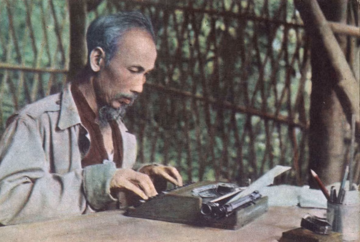 nhung-bai-viet-cua-bac-ho-copy.jpg