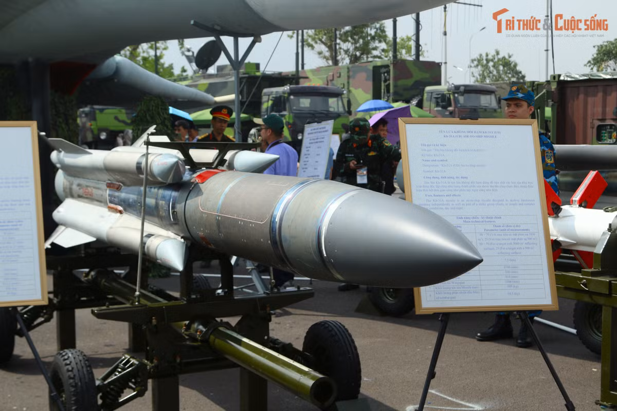Trong đó tên lửa không đối hạm Kh-31A là tên lửa dùng để tiêu diệt các loại tàu khu trục hoạt động độc lập cũng như trong thành phần của nhóm tàu tấn công (hạm đội), trong điều kiện thời tiết đơn giản cũng như phức tạp, ngày cũng như đêm.