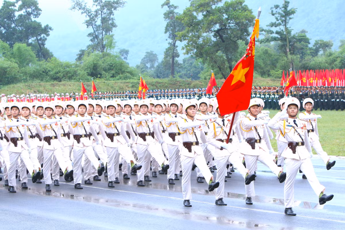 Mặc dù điều kiện thời tiết khắc nghiệt mưa, nắng thất thường nhưng luôn phát huy tốt tinh thần trách nhiệm, không ngừng nỗ lực hoàn thành tốt nhiệm vụ được giao.