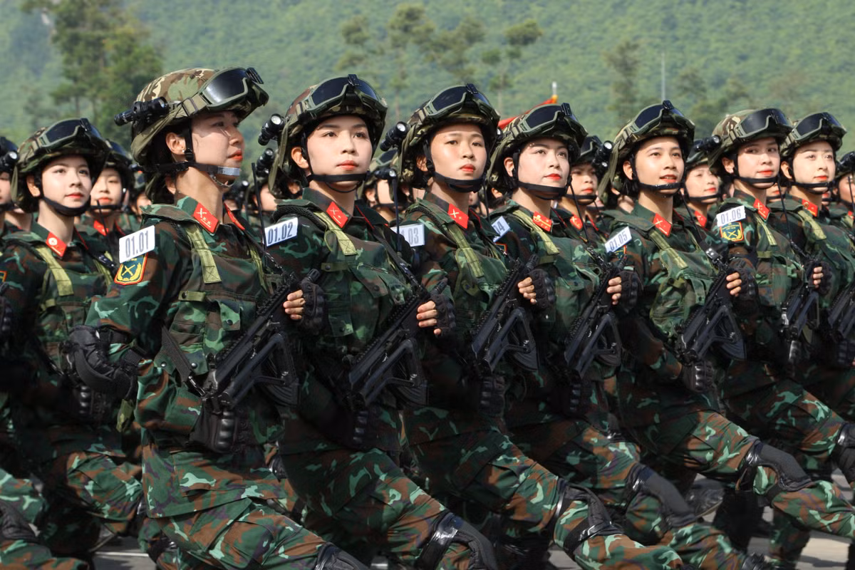 Lễ diễu binh kỷ niệm 80 năm Quốc khánh lần này sẽ có quy mô lớn nhất từ trước đến nay với đầy đủ các thành phần: Khối đi bộ, khối cơ giới, khối không quân trên bầu trời và đặc biệt là khối hải quân trên biển với tàu ngầm, tàu mặt nước của Hải quân, Cảnh sát biển, Biên phòng và Hải đội dân quân thường trực. Hình ảnh diễu hành trên biển sẽ được truyền trực tiếp về Quảng trường Ba Đình, tạo nên điểm nhấn mới mẻ, sinh động và hiện đại.