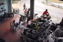 Ôm cua mất lái, xe máy đâm gục người đàn ông đứng trước tiệm sửa xe