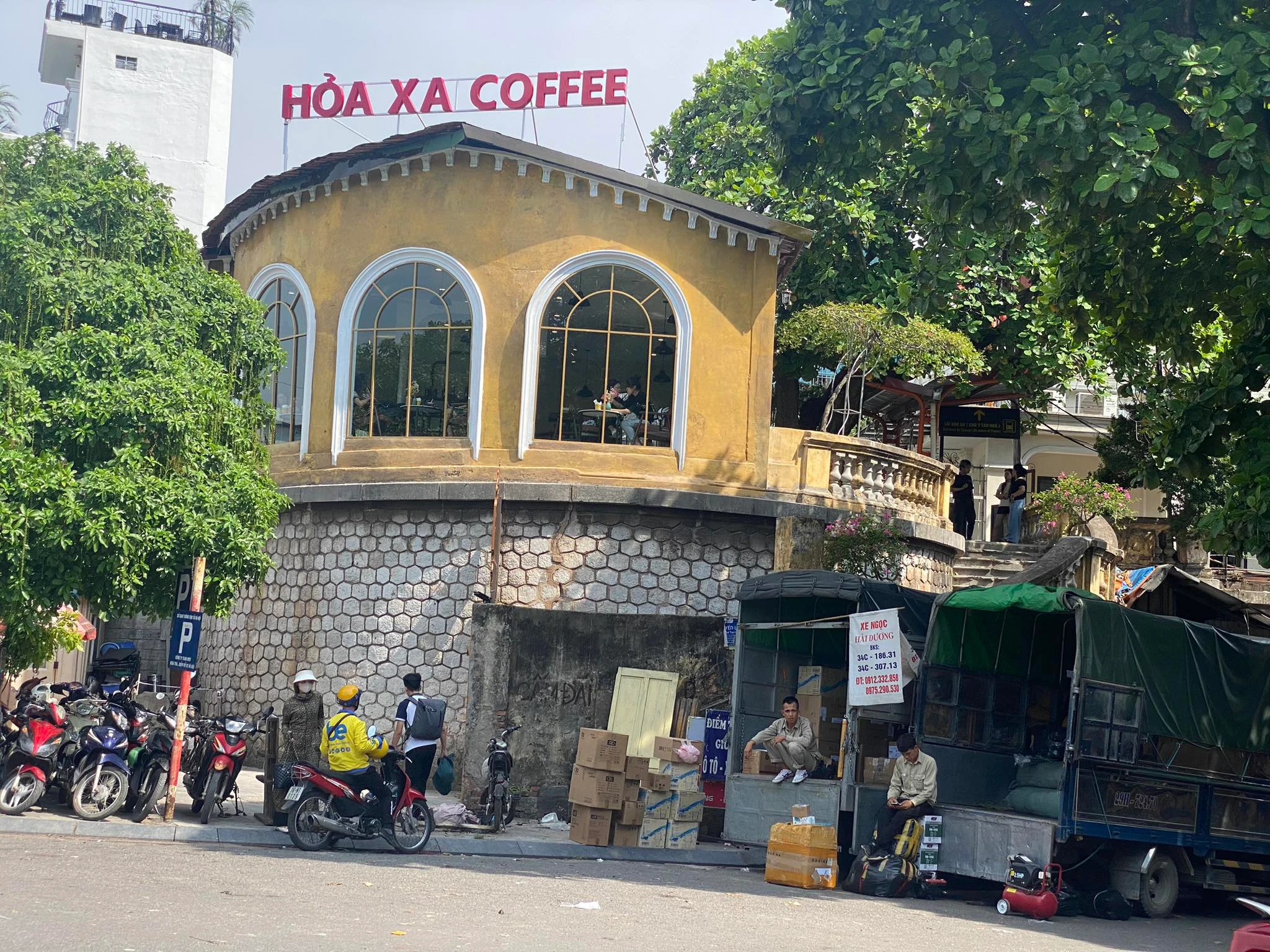 Hà Nội: Cà phê đường tàu “Hỏa Xa” không phép vẫn hoạt động? 
