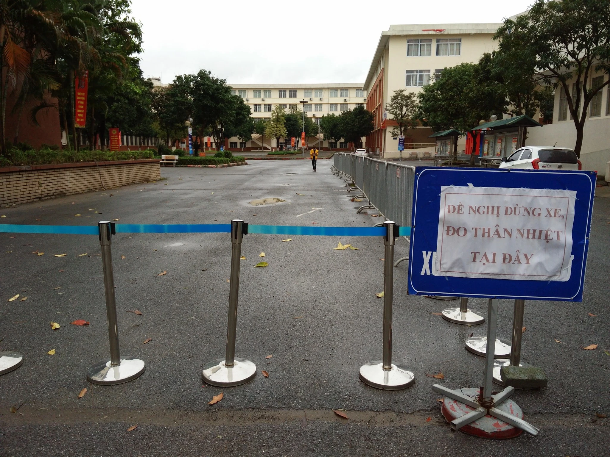 Bảo đảm an ninh được thắt chặt cho hàng nghìn người cách ly dịch Covid-19