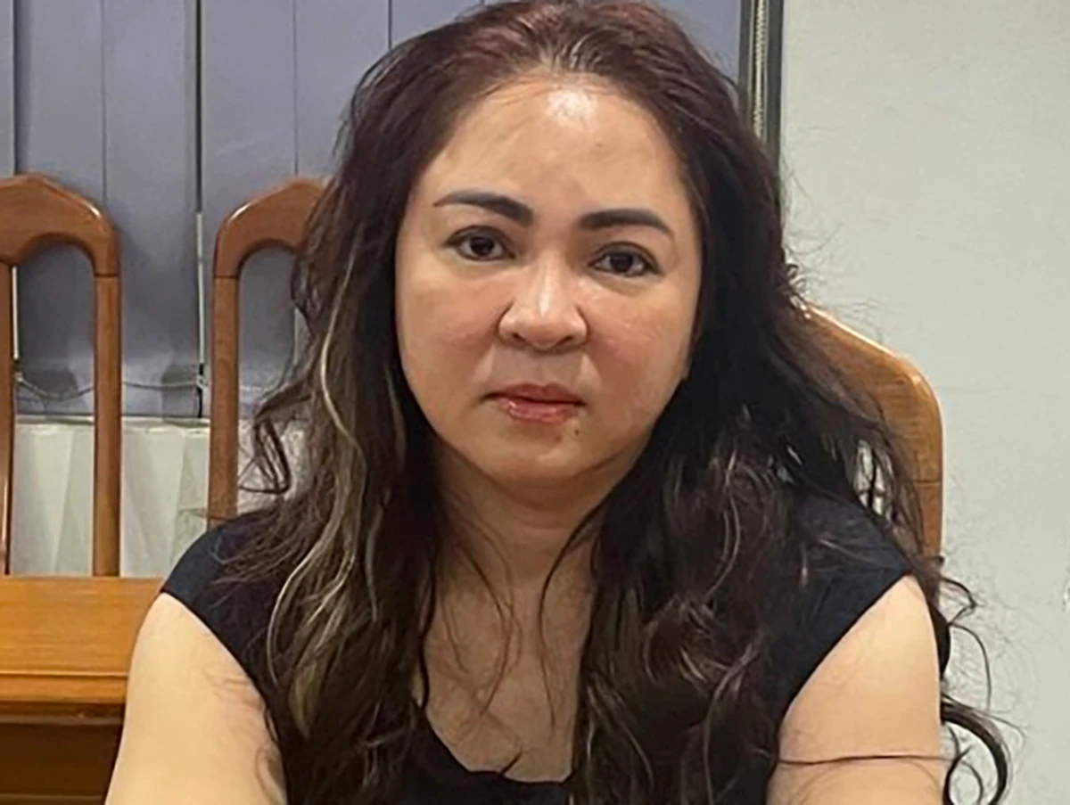 Lý do Nguyễn Phương Hằng “xướng tên” các nghệ sĩ trên mạng xã hội