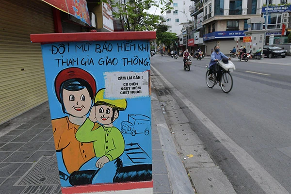 Bốt điện ở Hà Nội truyền đi thông điệp phòng chống COVID-19
