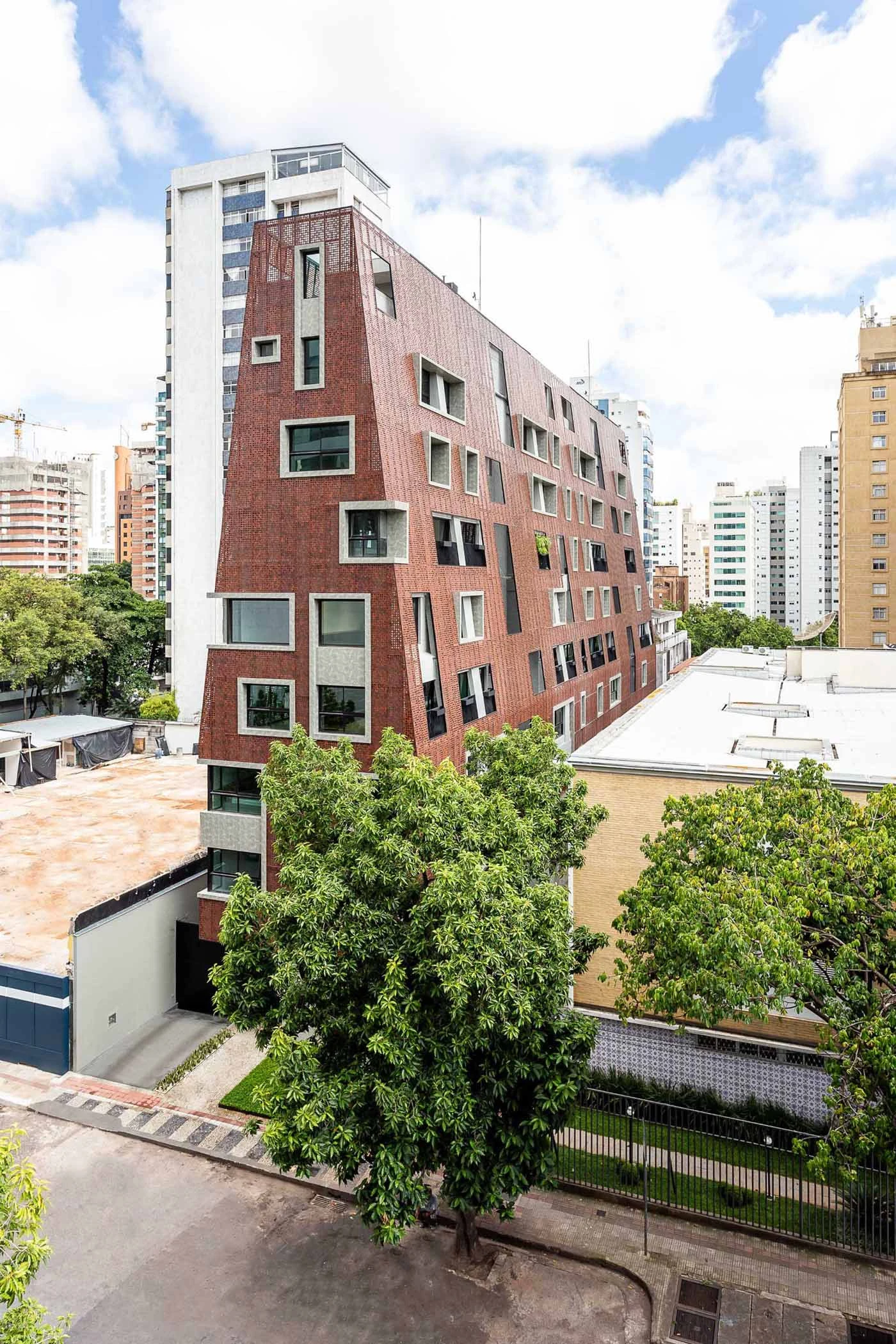 Chung cư mini thiết kế siêu lạ ở Brazil