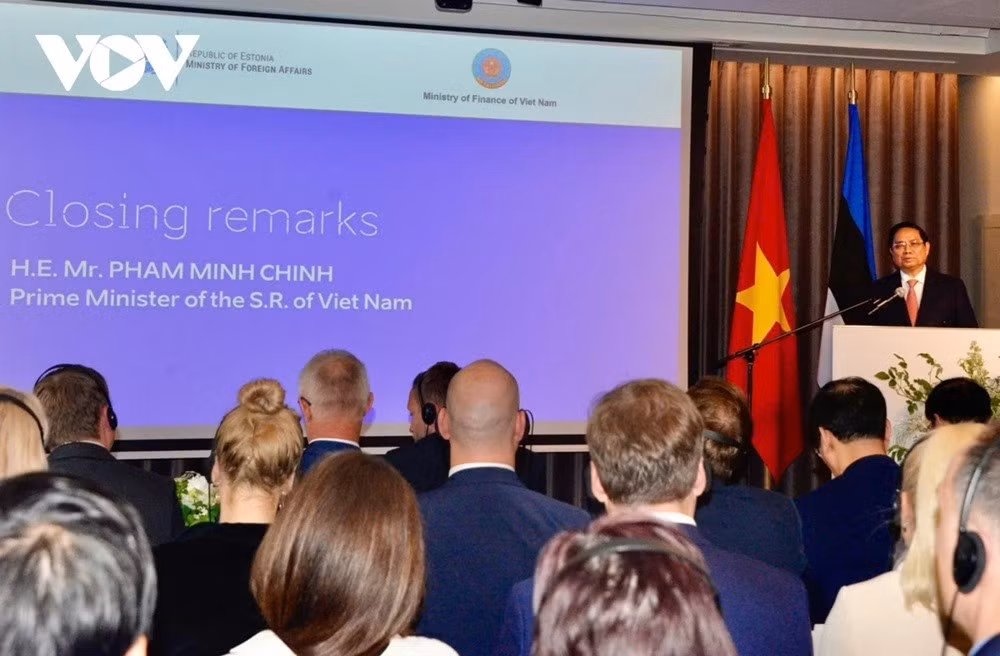 Chiều 6/6, Thủ tướng Phạm Minh Chính dự Diễn đàn Doanh nghiệp Việt Nam - Estonia. Phát biểu tại đây, Thủ tướng Phạm Minh Chính khẳng định Chính phủ Việt Nam khuyến khích cộng đồng doanh nghiệp hai nước kết nối. Việt Nam là cầu nối cho các doanh nghiệp Estonia vào ASEAN và Estonia cũng là cửa ngõ để Việt Nam tiến vào EU.