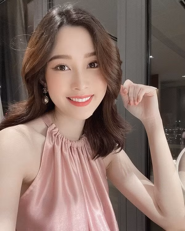 Dù cuộc sống có lúc thăng trầm, họ vẫn giữ nụ cười và cái nhìn hy vọng. Chính sự lạc quan ấy tiếp thêm động lực cho chồng vượt qua thử thách.