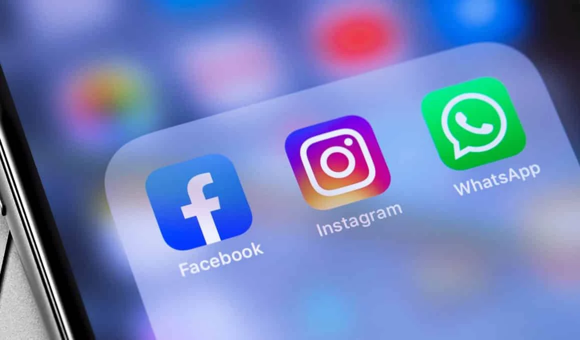 [GALLERY] Facebook sắp thu phí, lộ tính năng xem Story không dấu vết