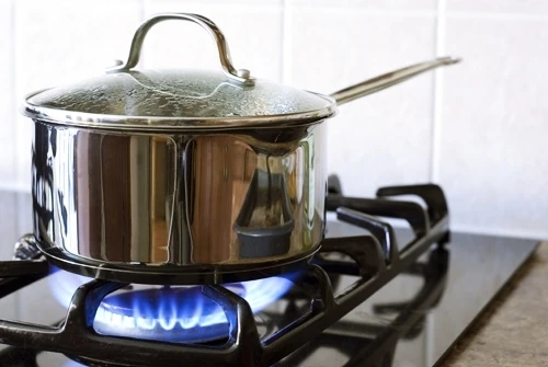 [GALLERY] Bếp từ hiện đại vẫn thua bếp gas ở điểm này?
