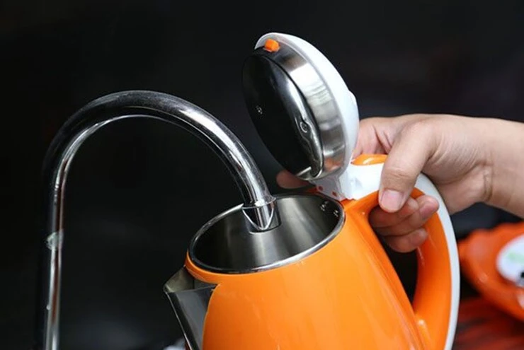 Đừng để ấm siêu tốc "ngốn điện" vì những sai lầm quen thuộc