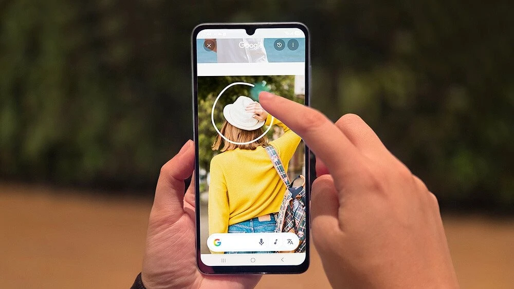 [GALLERY] Giá smartphone tăng vọt nhưng cấu hình lại tụt lùi 10 năm?