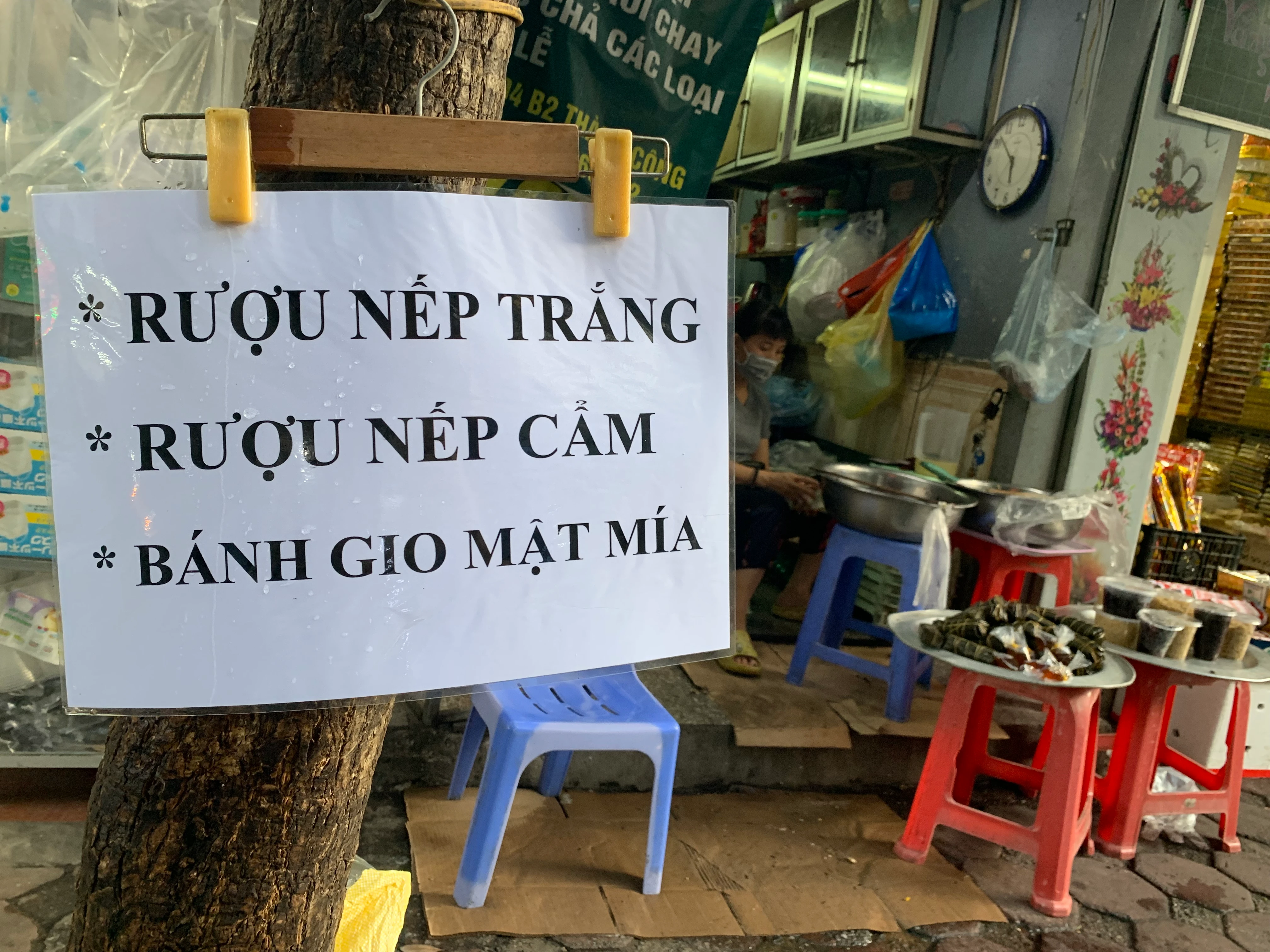 Cảnh chợ đìu hiu “ế ẩm” ngày Tết Đoan Ngọ tại Hà Nội