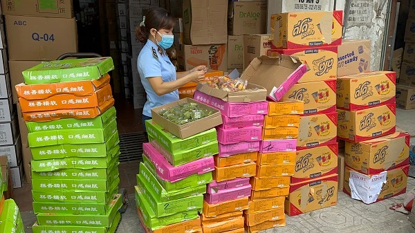 “Đột kích” thu giữ gần 11.000 bánh Trung thu giá chỉ 2.500/chiếc