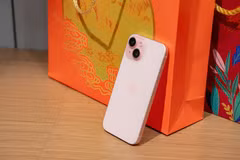 iPhone 15 bị khai tử vẫn tăng giá gây sốc